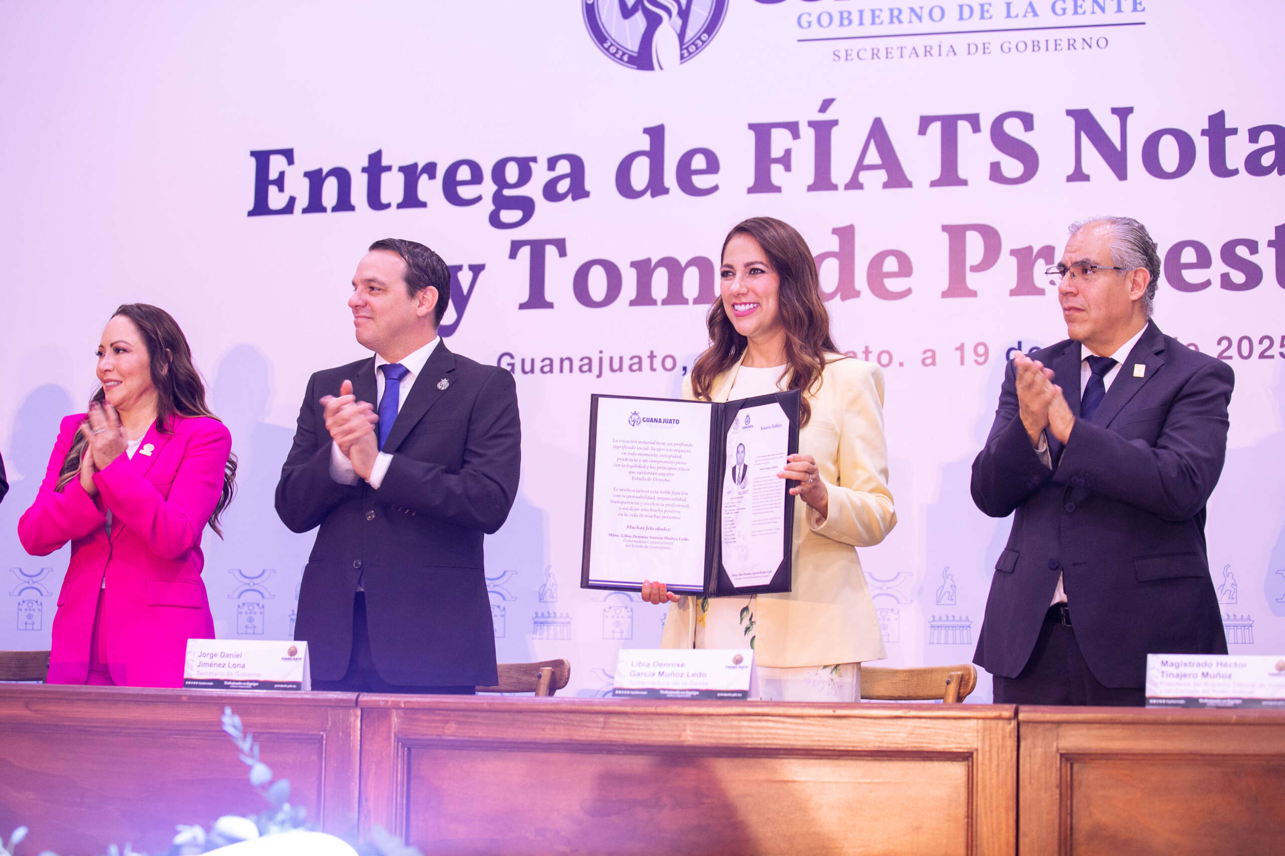 Entrega de FÍATS Notariales y Toma de Protesta (1)