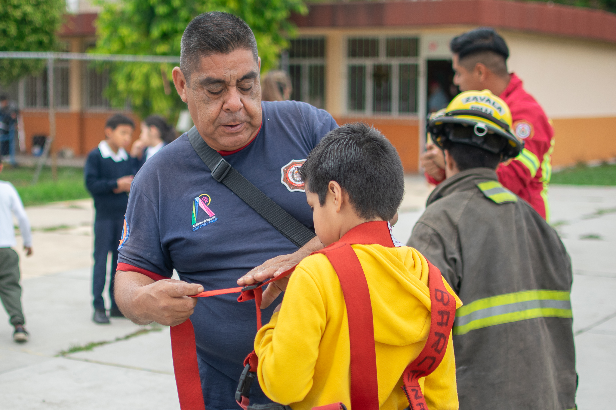 VISITA BOMBEROS ESCUELA (2)