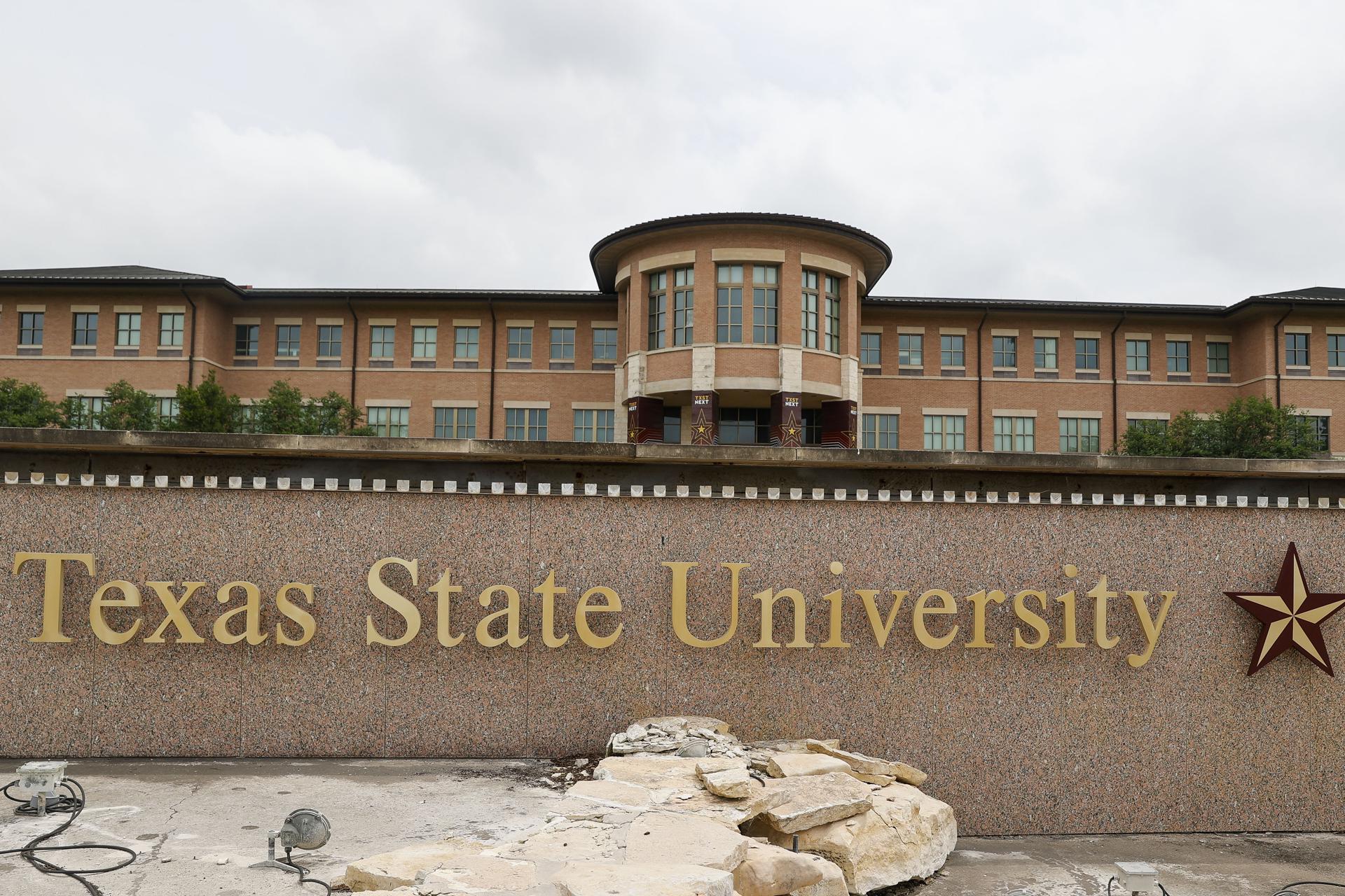 Texas ordena a sus universidades públicas identificar a los estudiantes indocumentados