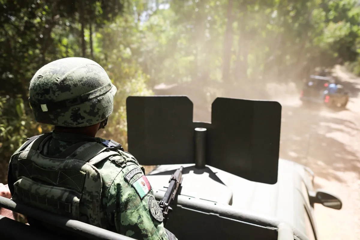 seguridad-en-sinaloa-detienen-a-10-y-aseguran-armas-y-droga