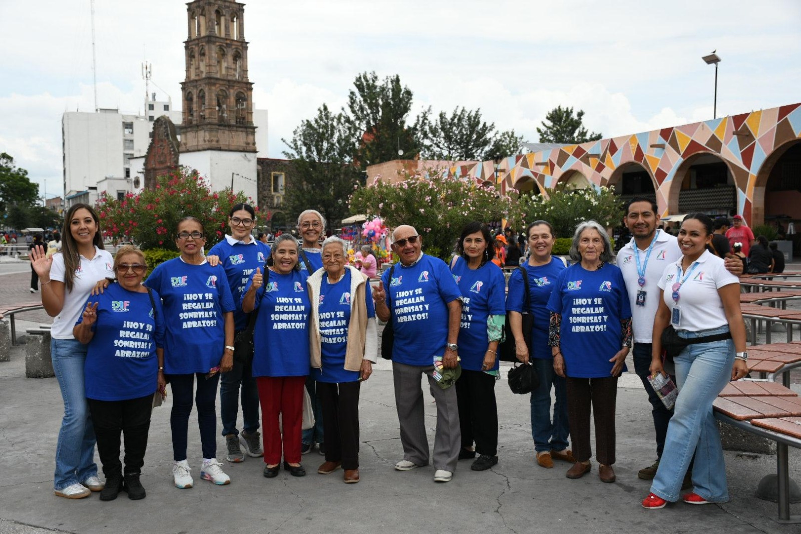 REGALAN SONRISAS PERSONAS ADULTAS MAYORES EN EL CORAZÓN DE IRAPUATO-imagen 1