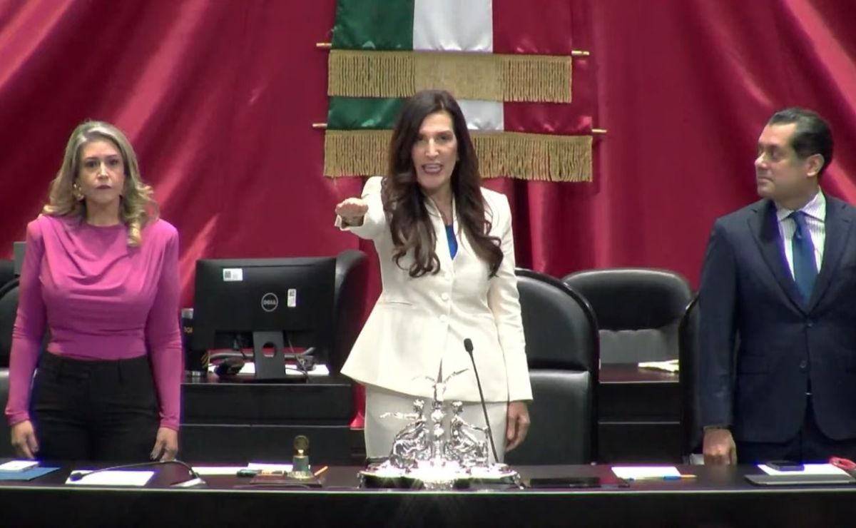 kenia-lopez-rabadan-rinde-protesta-como-presidenta-de-la-camara-de-diputados