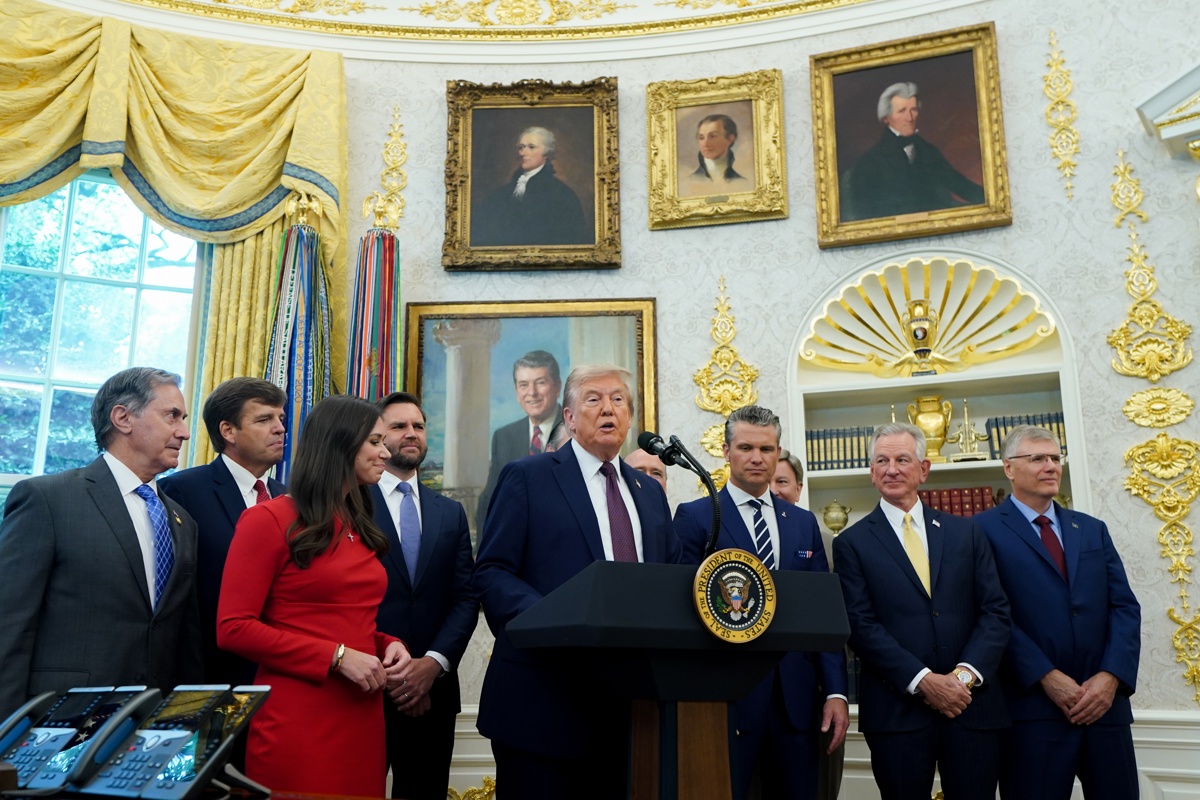 Trump asegura que 11 "terroristas" del Tren de Aragua fueron eliminados en ataque a barco