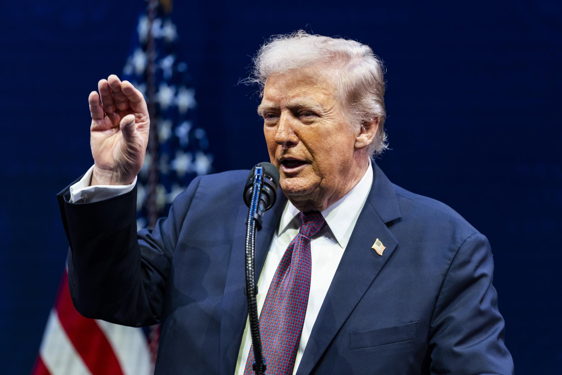 Trump niega conversaciones para preparar un "cambio de régimen" en Venezuela