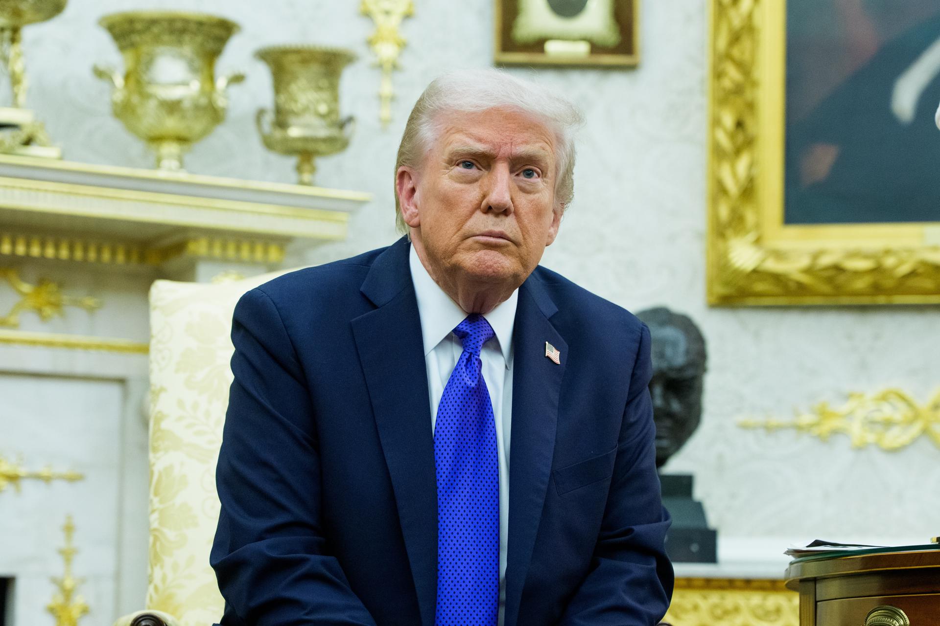 Trump busca restringir la atención médica específiica para menores transgénero en EEUU