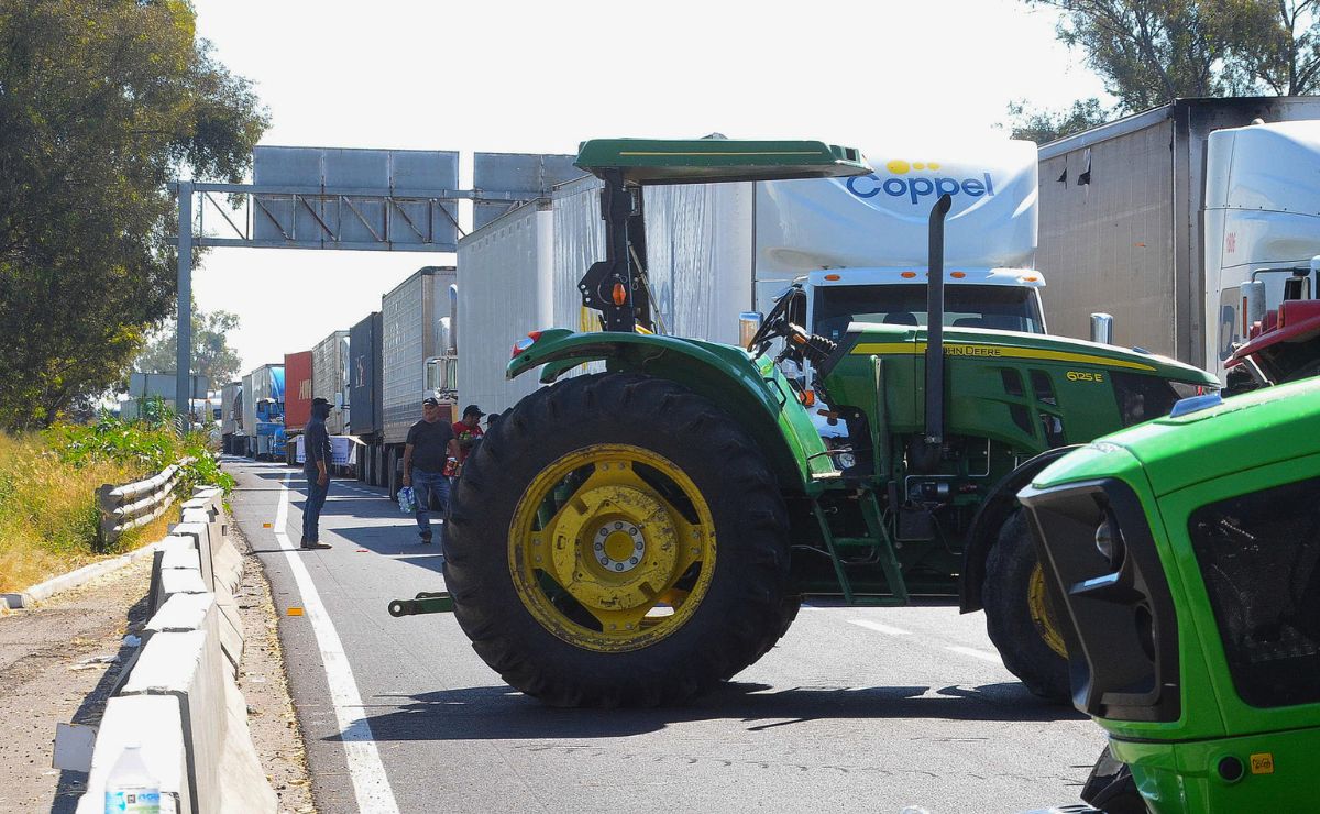 bloqueo-de-agricultores-en-la-autopista-que-va-de-leon-a-aguascalientes