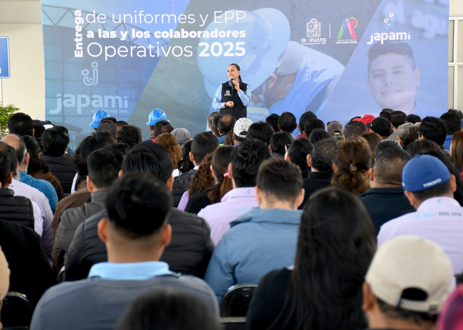 REALIZAN ENTREGA DE UNIFORMES Y EQUIPAMIENTO A COLABORADORES DE LA JAPAMI (2)