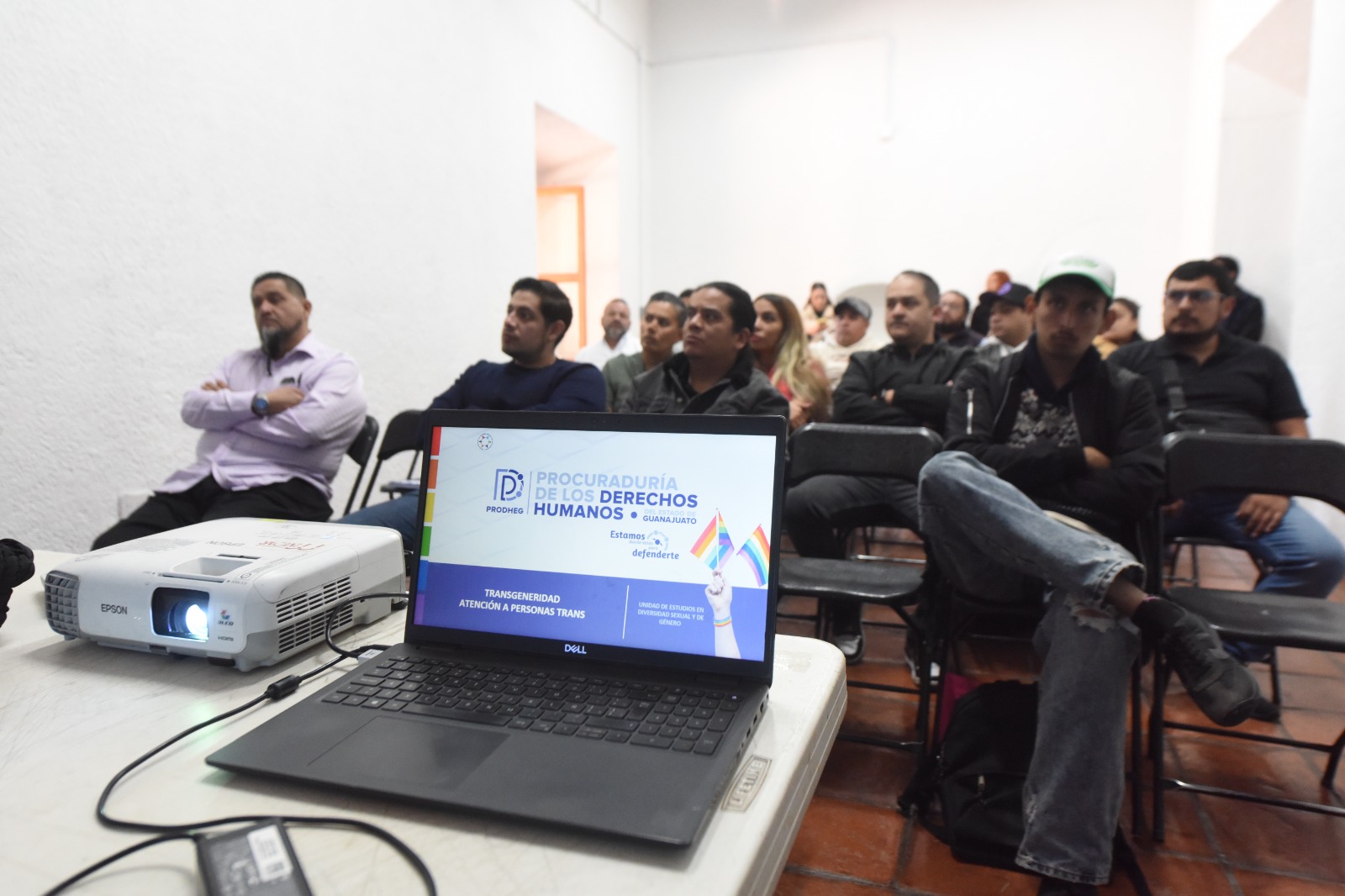 SE CAPACITAN PARA BRINDAR ESTABLECIMIENTOS INCLUYENTES Y RESPETUOSOS DE LOS DERECHOS HUMANOS (1)
