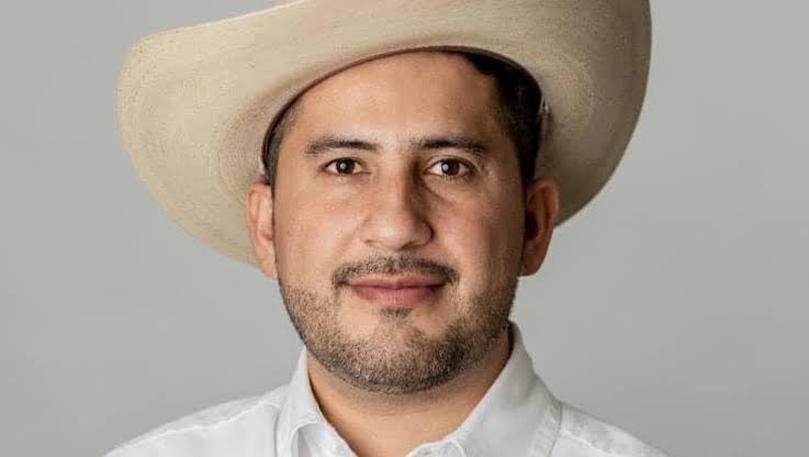 carlos-manzo
