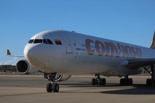 Llegan a Venezuela 304 migrantes en un vuelo de repatriaciÛn desde MÈxico