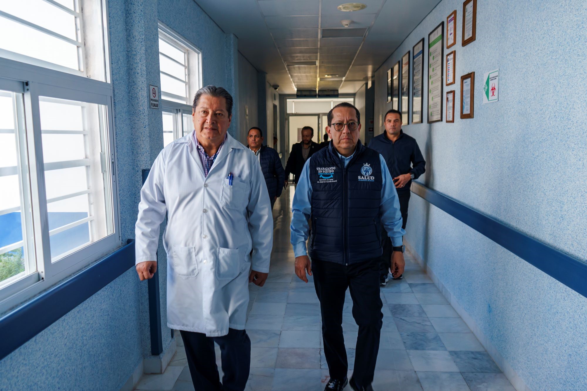 Gabriel Cortés Alcalá, secretario de salud, recorre los hospitales comunitarios.
