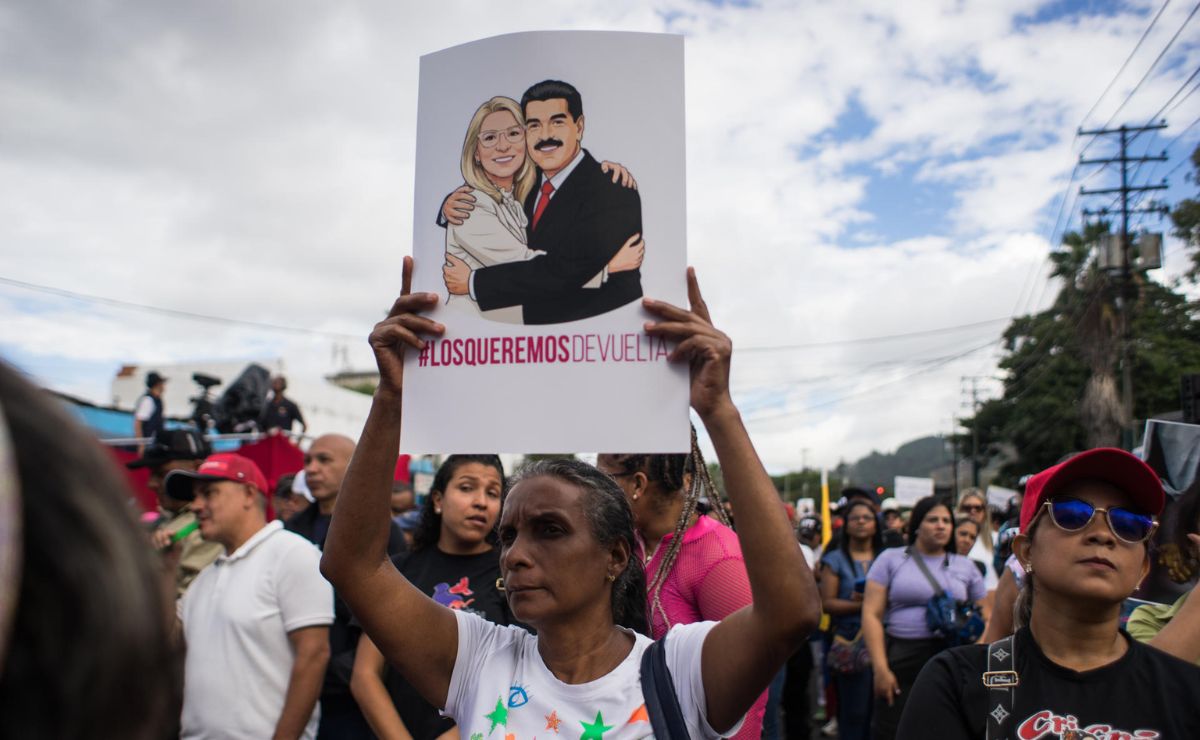 manifestacion-en-caracas-a-favor-de-nicolas-maduro-y-su-esposa-cilia-flores
