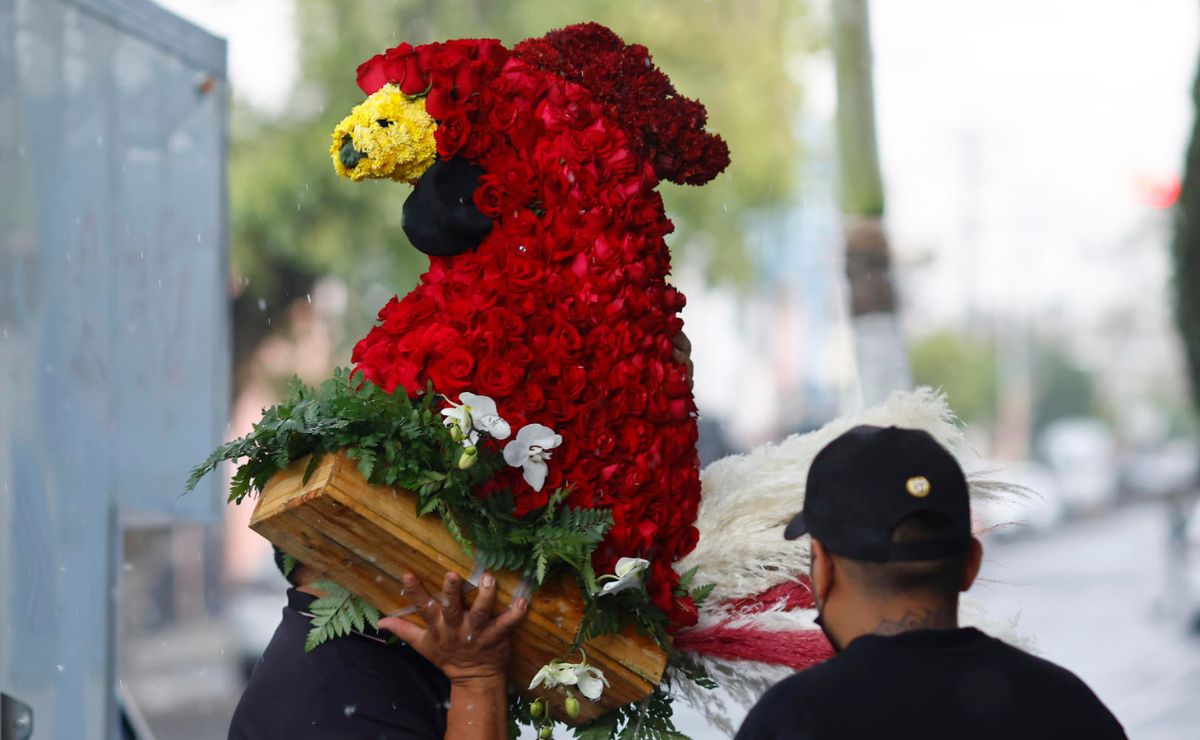 arreglo-floral-enviado-a-funeraria-previo-a-entierro-de-el-mencho