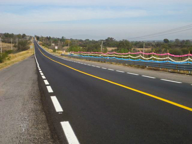 1. Más de 39 mil beneficiados con la conservación de la carretera Apaseo el Alto - Jerécuaro