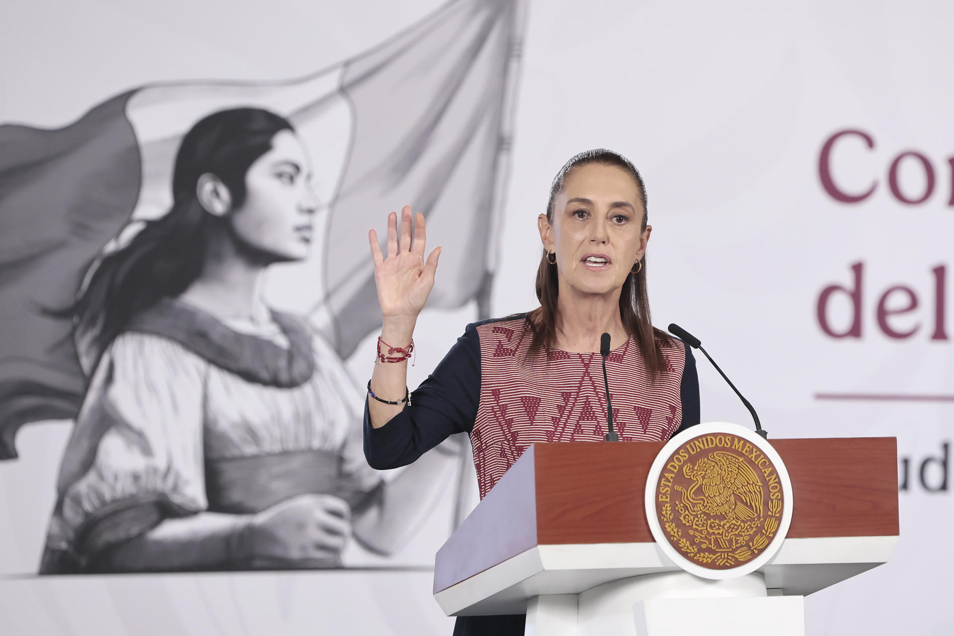 Sheinbaum dice que no hay imputaciones contra funcionarios mexicanos citados por Fiscalía